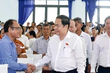 Председатель НС Чан Тхань Ман принял участие во встрече избирателей с кандидатами в депутаты НС XVI созыва