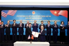 Генеральный секретарь То Лам присутствует на церемонии вручения лицензий между Министерством науки и технологий и компанией Starlink. (Фото: ВИА)