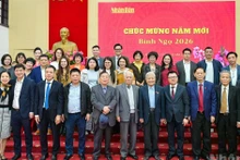 Действующие, бывшие руководители и сотрудники, корреспонденты и редакторы газеты «Нянзан» на встрече.