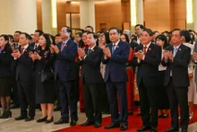 Председатель НС Чан Тхань Ман встретился с депутатами НС центрального уровня, должностными лицами, государственными служащими и сотрудниками ведомств НС и канцелярии НС