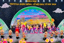 Художественный номер в честь открытия фестиваля.