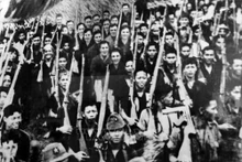 Жители Кантхо восстали, чтобы захватить власть, 26 августа 1945 года. Архивное фото: ВИА