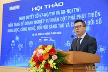 Член ЦК КПВ, главный редактор газеты «Нянзан», Замглавы Отдела ЦК КПВ по пропаганде и политическому воспитанию, Председатель Союза журналистов Вьетнама Ле Куок Минь выступает с речью на семинаре «Резолюции №57-NQ/TW и №68-NQ/TW: Основа для достижения частными предприятиями прорывов в научно-техническом развитии, инновациях и цифровой трансформации».