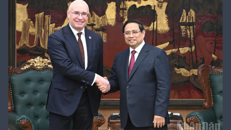 Премьер-министр Фам Минь Тьинь и генеральный директор ТАСС Андрей Кондрашов. Фото: Чан Хай