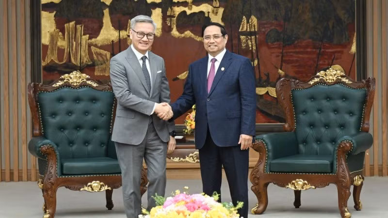 Премьер-министр Фам Минь Тьинь и Министр иностранных дел Лаоса Тхонгсаван Фомвихан. Фото: Чан Хай