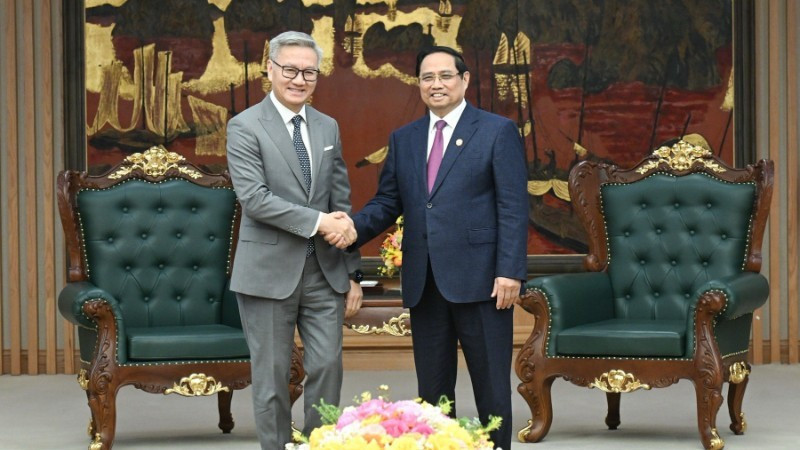 Премьер-министр Фам Минь Тьинь и Министр иностранных дел Лаоса Тхонгсаван Фомвихан. Фото: Чан Хай