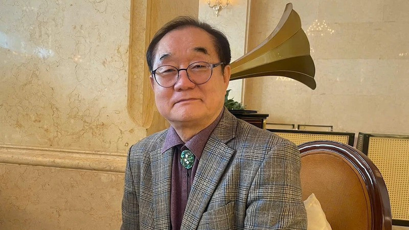 Профессор, кандидат наук Ан Кен Хван.