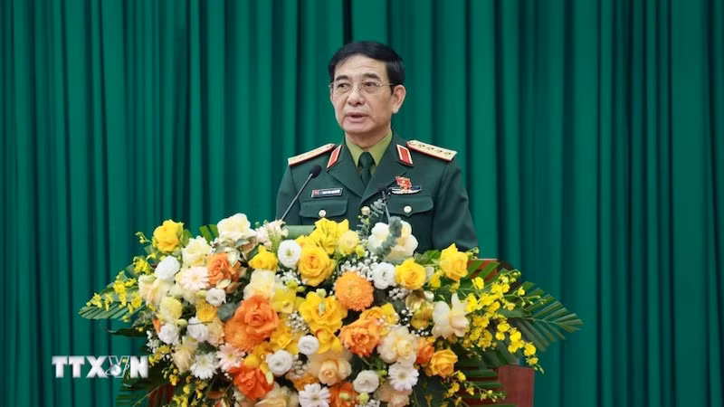 Генерал армии Фан Ван Зянг выступает на встрече. Фото: ВИА