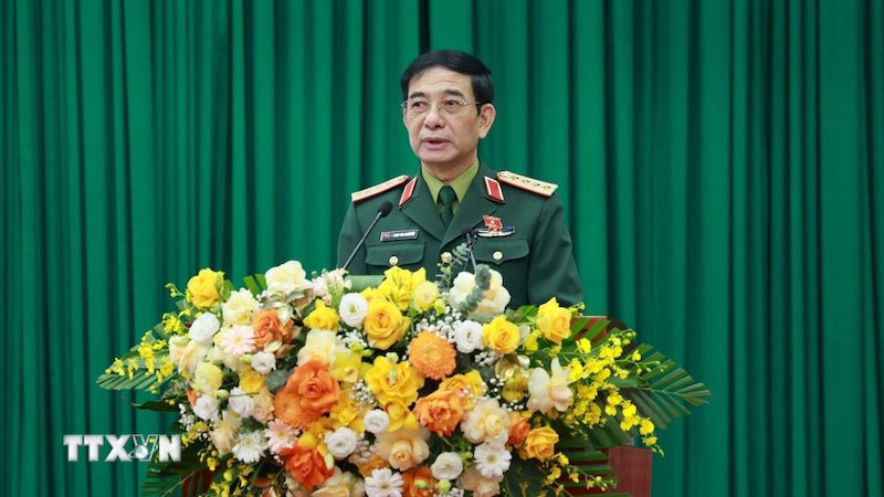 Генерал армии Фан Ван Зянг выступает на встрече. Фото: ВИА
