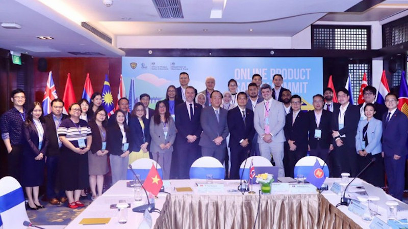 Участники форума.