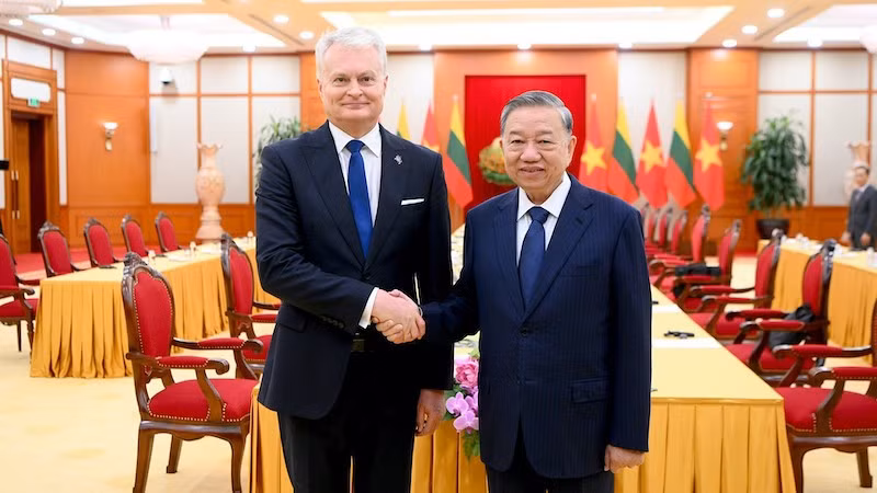 Генеральный секретарь ЦК КПВ То Лам и Президента Литвы Гитанас Науседа. Фото: Данг Кхоа