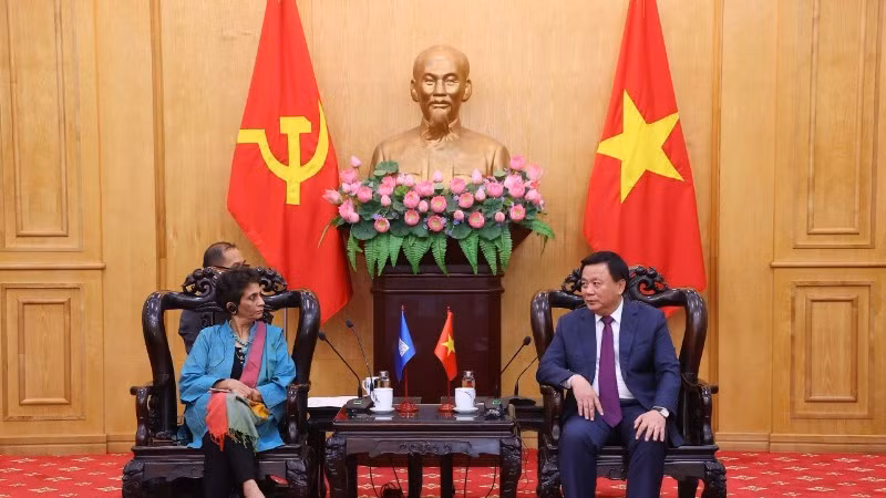 Товарищ Нгуен Суан Тханг и г-жа Канни Вигнараджа, помощник Генерального секретаря ООН, помощник Генерального директора ПРООН, региональный директор ПРООН для Азии и Тихого океана.