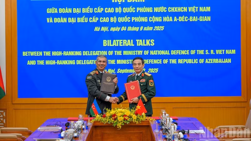 Генерал армии Фан Ван Зянг и генерал-полковник Закир Гасанов.