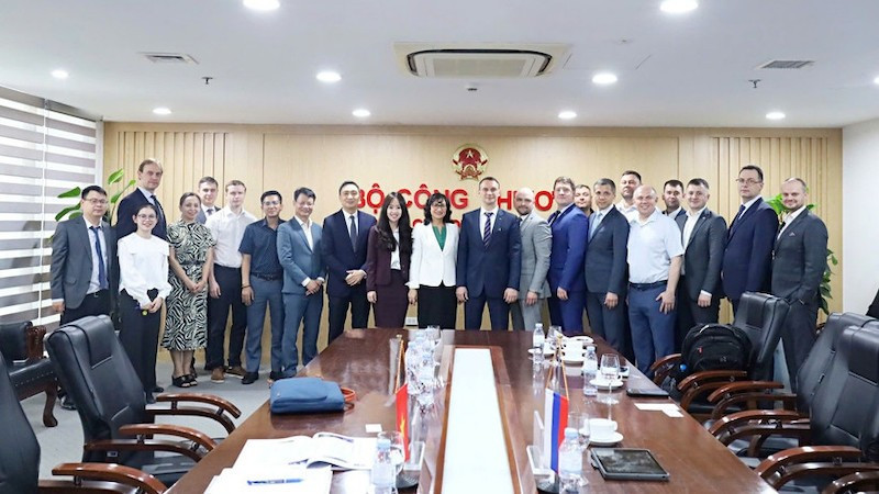 Участники рабочей встречи. Фото: Министерство промышленности и торговли