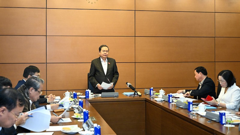 Председатель НС Чан Тхань Ман выступает на совещании. Фото: Зюи Линь