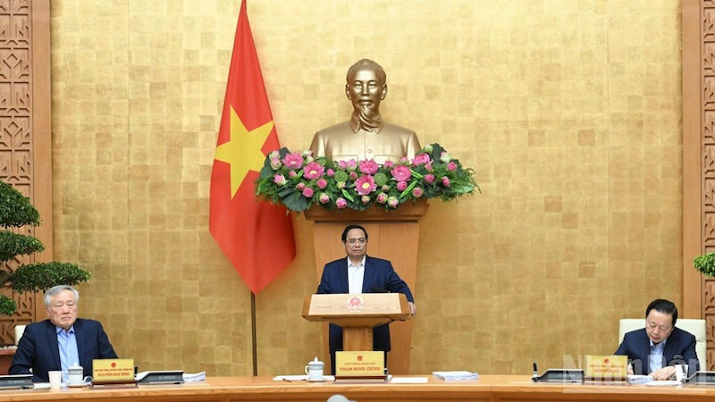 Премьер-министр Фам Минь Тьинь выступает на заседании. Фото: Чан Хай