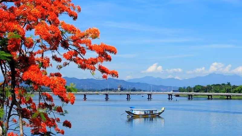Романтическая красота реки Хыонг. Фото: ВИА