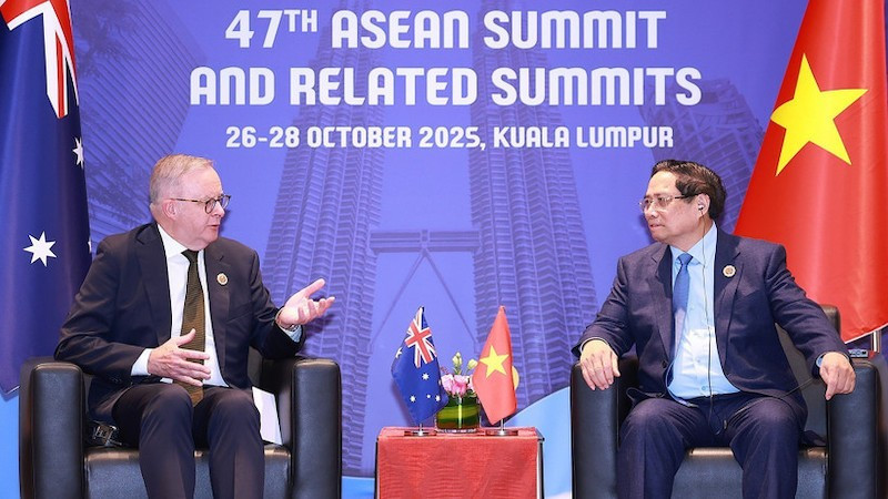 Премьер-министр Фам Минь Тьинь встречается с премьер-министром Австралии Энтони Албанезе. Фото: ВИА