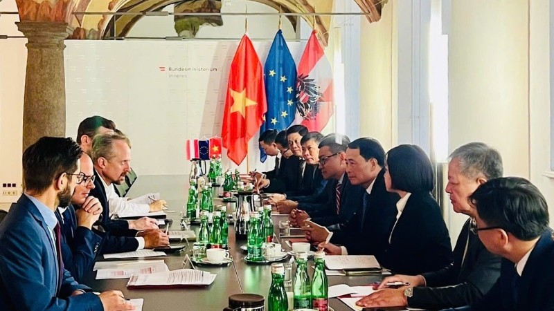 Рабочая встреча между делегацией Вьетнама и Министерством внутренних дел Австрии.