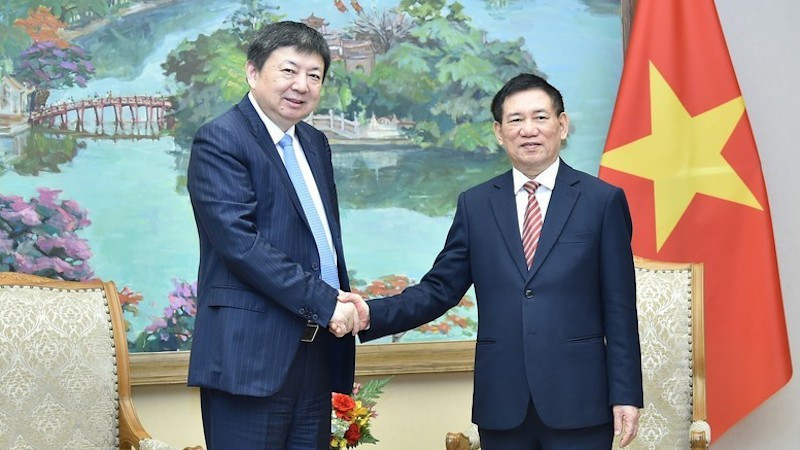 Вице-премьер Хо Дык Фок и председатель Совета директоров корпорации CDG. Фото: VGP