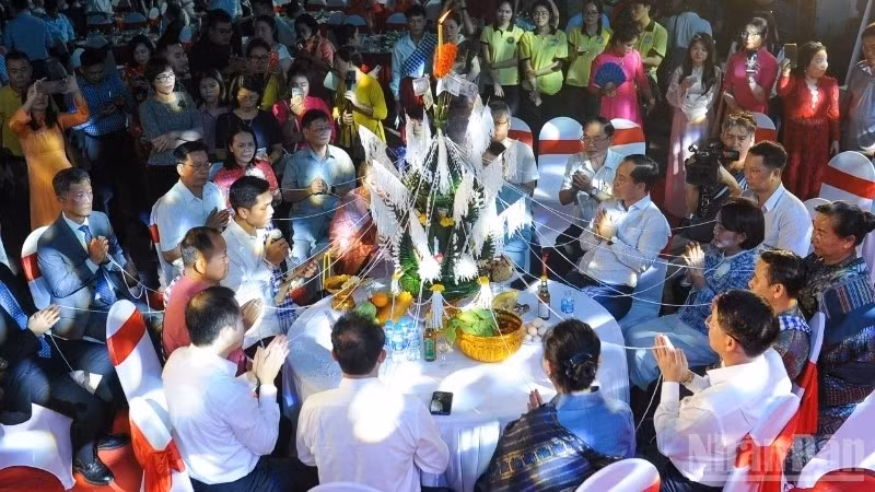 Делегаты на церемонии.