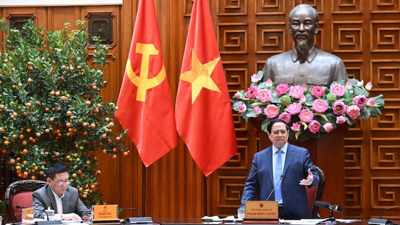 Премьер-министр Фам Минь Тьинь выступает на заседании. Фото: Чан Хай