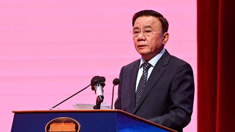 Постоянный член Секретариата ЦК КПВ Чан Кам Ту выступает на конференции. Фото: Зюи Линь