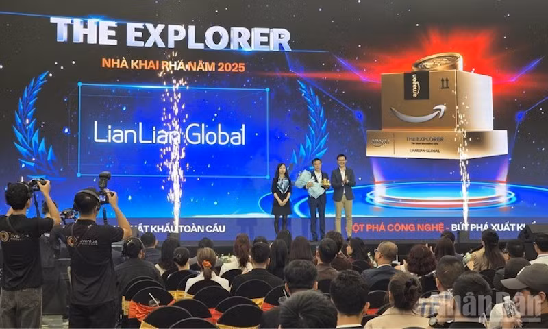 Бренд LianLIan Global был удостоен Amazon звания «The Explorer 2025 года». Фото: Ким Зунг