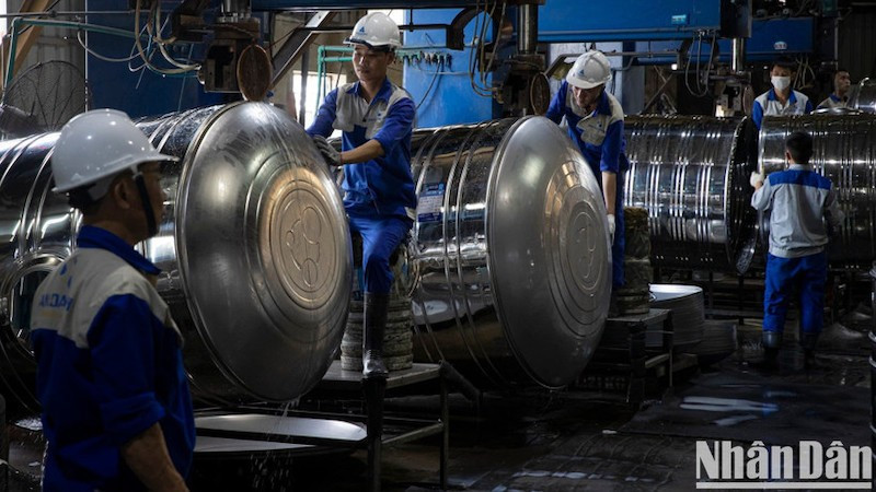 Рабочие компании Тан А Дайтхань.