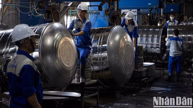 Рабочие компании Тан А Дайтхань.