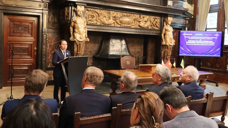 Секретарь партийного комитета города Хайфон Ле Тьен Тяу выступает на семинаре. Фото: ВИА