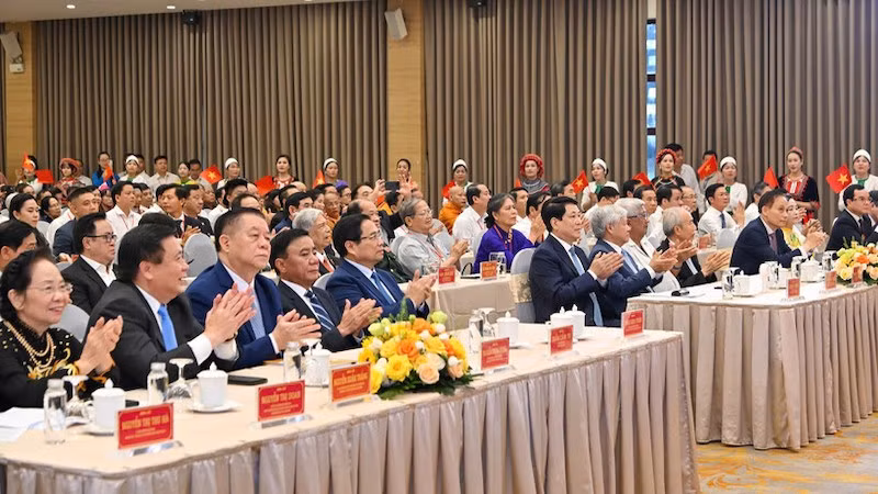 Руководители Партии и Государства на мероприятии. Фото: Тхюи Нгуен