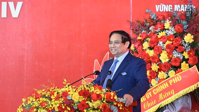 Премьер-министр Фам Минь Тьинь выступает на съезде. Фото: Чан Хай