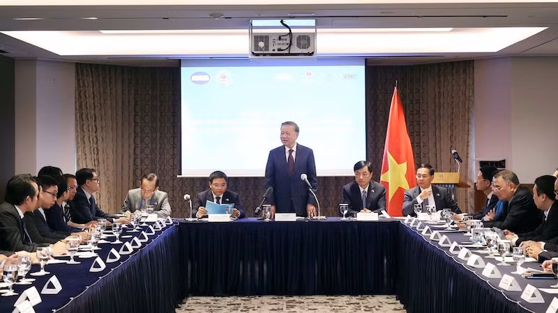 Генеральный секретарь ЦК КПВ То Лам выступает на втрече. Фото: ВИА