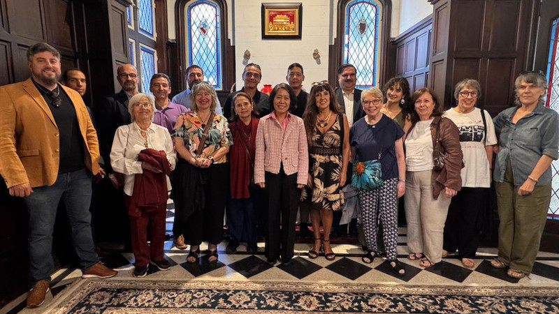 Посол Вьетнама в Аргентине Нго Минь Нгуйет и представители Аргентино-вьетнамского института культуры (ICAV), Коммунистической партии Аргентины и местных средств массовой информации. Фото: ВИА