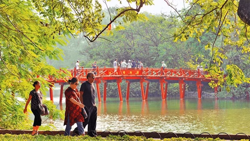  Озеро Хоанкием. Фото: Зюи Линь