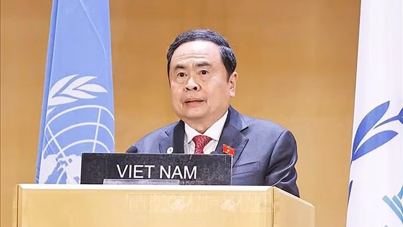 Председатель НС Чан Тхань Ман выступает на мероприятии. Фото: ВИА