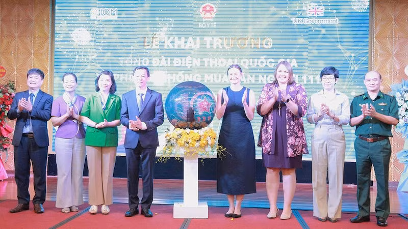 Церемония открытия Национальной телефонной линии по предотвращению и борьбе с торговлей людьми 111.