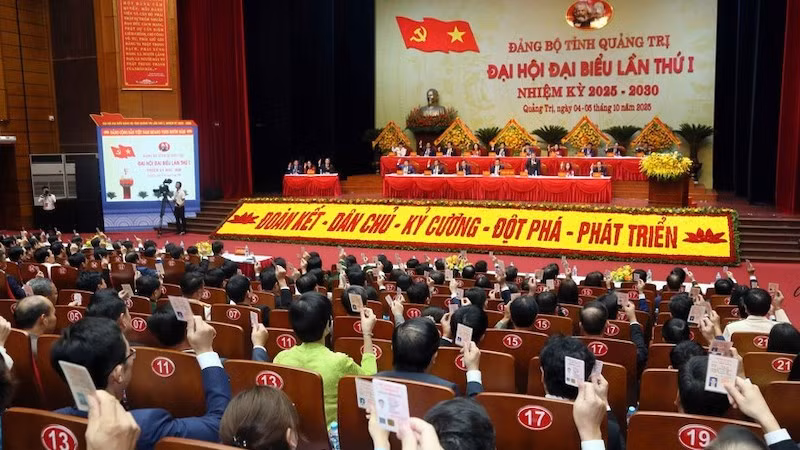 Делегаты утвердили резолюцию съезда. Фото: ВИА