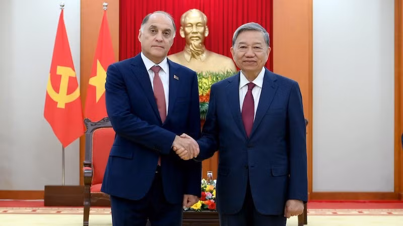 Генеральный секретарь ЦК КПВ То Лам и Секретарь Совета Безопасности Республики Беларусь Александр Григорьевич Вольфович. Фото: ВИА 