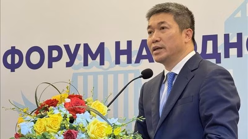 Председатель Союза обществ дружбы Вьетнама Фан Ань Шон выступает на закрытии форума. Фото: ВИА