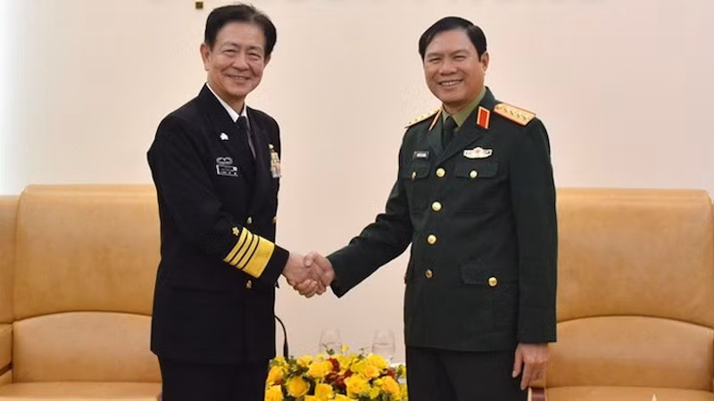 Генерал армии Нгуен Тан Кыонг и адмирал Сайто Акира. Фото: qdnd.vn