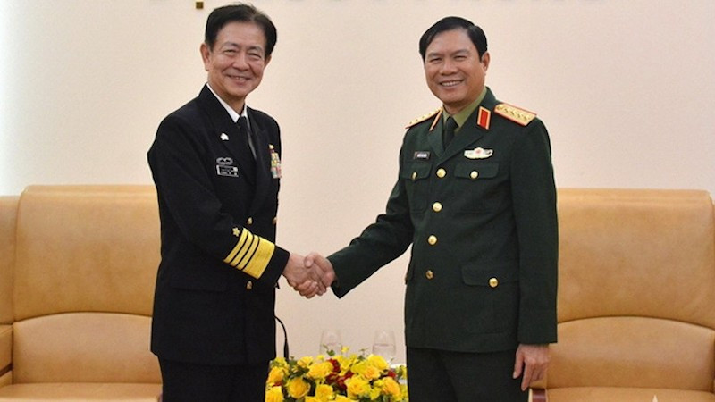 Генерал армии Нгуен Тан Кыонг и адмирал Сайто Акира. Фото: qdnd.vn