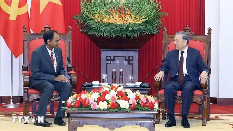 Генеральный секретарь ЦК КПВ и Председатель подразделения дата-центров корпорации Marvell Сандип Бхарати. Фото: ВИА