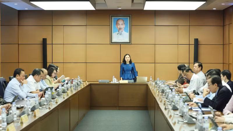 Депутаты НС обсуждают в группе. Фото: Зюи Линь