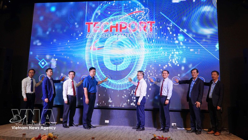 Делегаты принимают участие в церемонии запуска новой версии Технологической биржи города Хошимина. Фото: ВИА