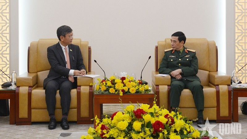 Генерал армии Фан Ван Жанг и Посол Индии во Вьетнаме Церинг В. Шерпа. Фото: qdnd.vn