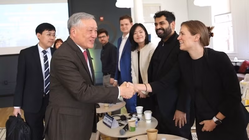 Постоянный вице-премьер Нгуен Хоа Бинь на форуме. Фото: VGP