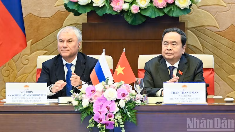 Председатель НС Чан Тхань Ман и Председатель ГД Вячеслав Володин на заседании. Фото: Зюи Линь
