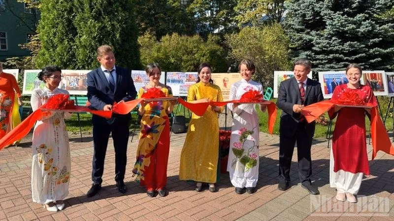 Церемония открытия выставки.